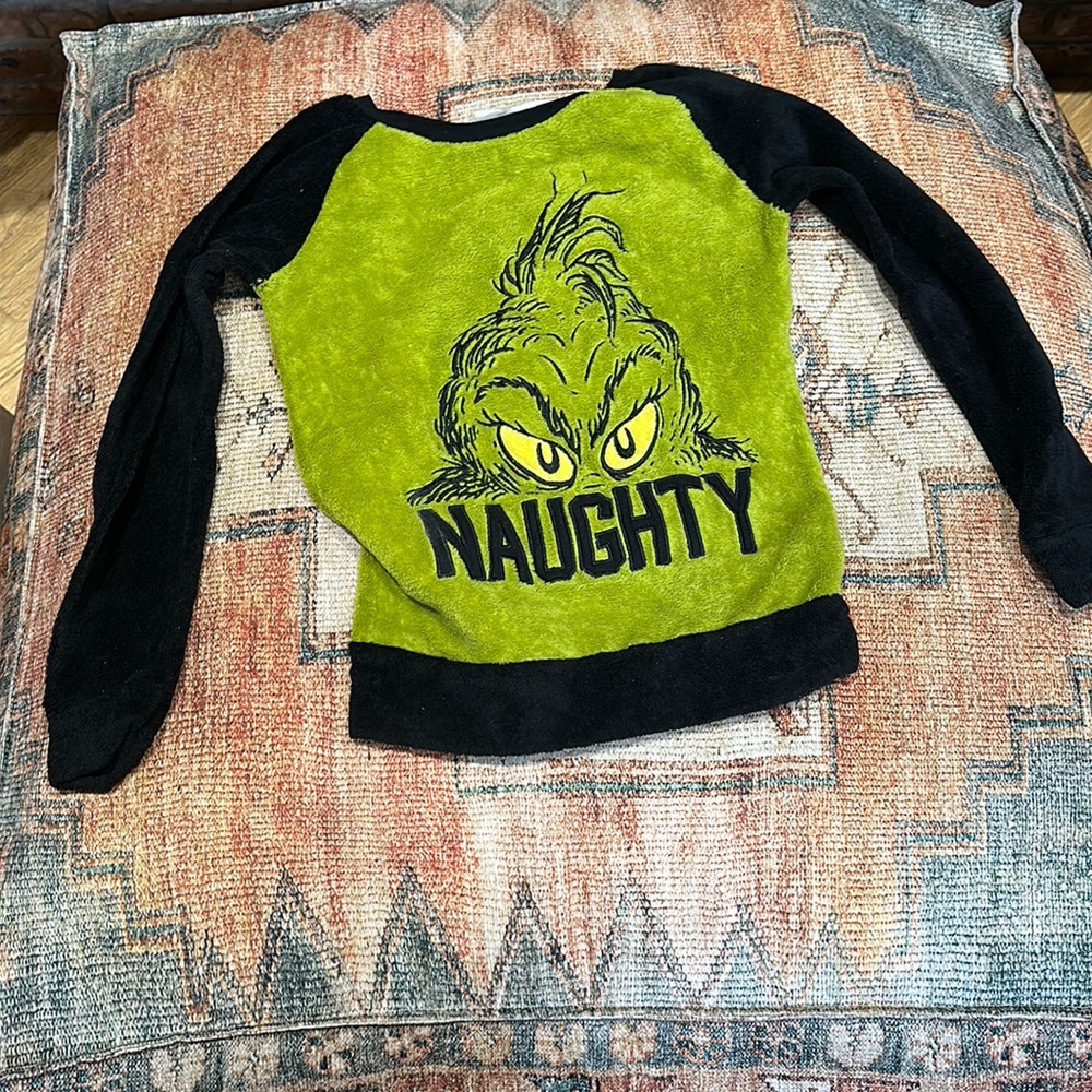 🔥🔥the grinch NAUGHTY pajama top